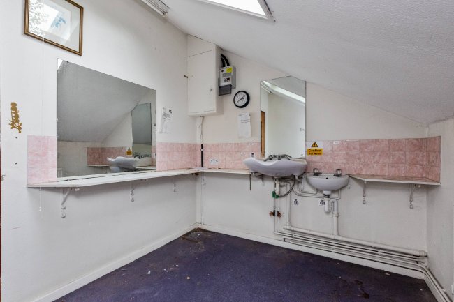 Verdon Court, Bishops Orchard, Farnham Royal, Slough SL2 3AB 3