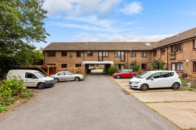 Verdon Court, Bishops Orchard, Farnham Royal, Slough SL2 3AB 3