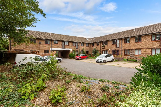 Verdon Court, Bishops Orchard, Farnham Royal, Slough SL2 3AB 3