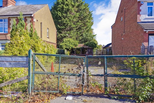 28 Oakley Road, Luton, LU4 9PU 5