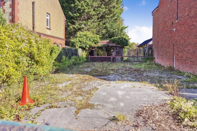 28 Oakley Road, Luton, LU4 9PU 5