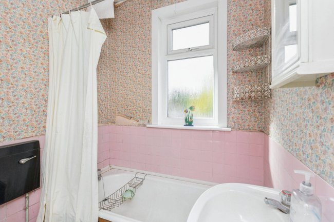 30 Oakley Road, Luton, LU4 9PU 6