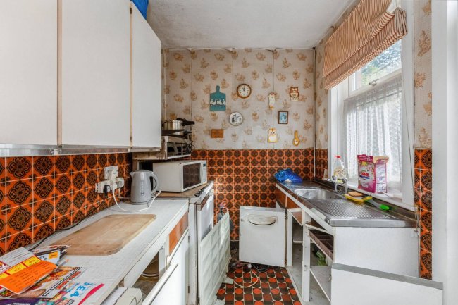 30 Oakley Road, Luton, LU4 9PU 6