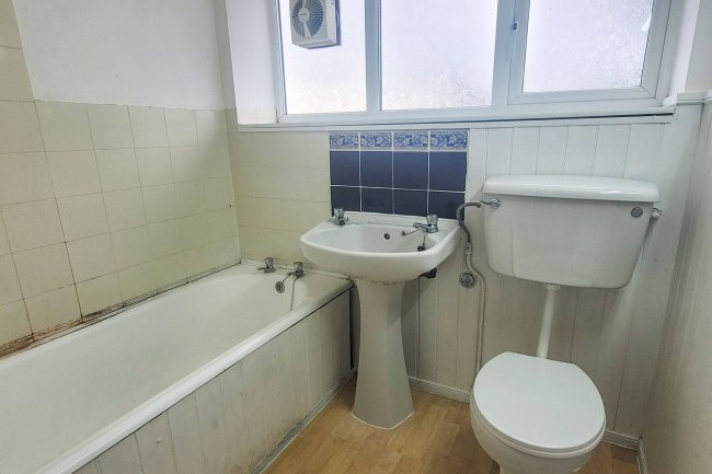 Flats 1 - 4, Newton Rise, 120 Brook Lane, Chester, Cheshire, CH2 2EU 5