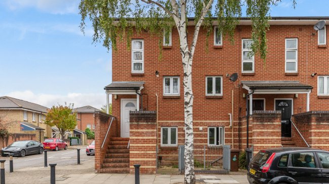 14 Silver Birch Avenue, Chingford, London, E4 8YT 9