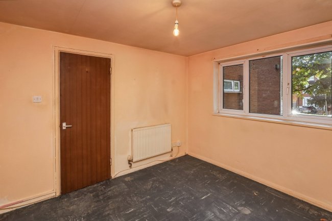 6 Bridge Court, Hillside Road, Harpenden, Hertfordshire, AL5 4DH 7