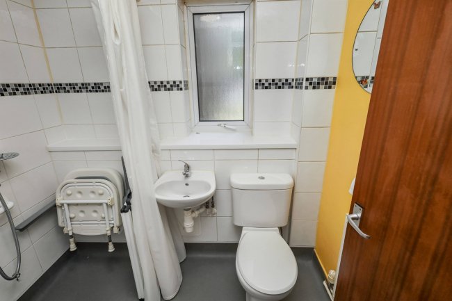 6 Bridge Court, Hillside Road, Harpenden, Hertfordshire, AL5 4DH 7