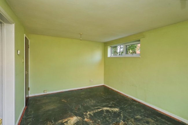 6 Bridge Court, Hillside Road, Harpenden, Hertfordshire, AL5 4DH 7