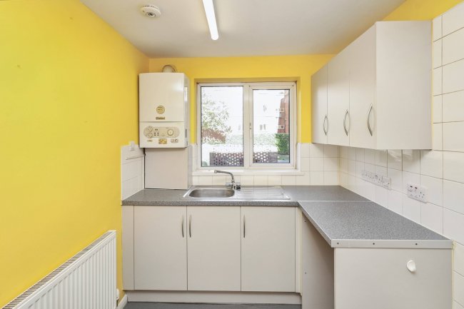 6 Bridge Court, Hillside Road, Harpenden, Hertfordshire, AL5 4DH 7