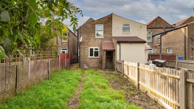 Flat 1, 75 Regina Road, Southall, UB2 5PW 3