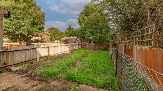 Flat 1, 75 Regina Road, Southall, UB2 5PW 3