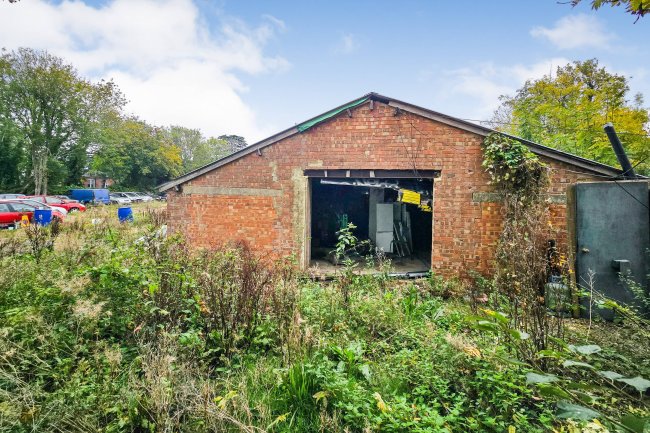 Fernlea Farm, Golf Road, Kenley, CR8 5ES 9