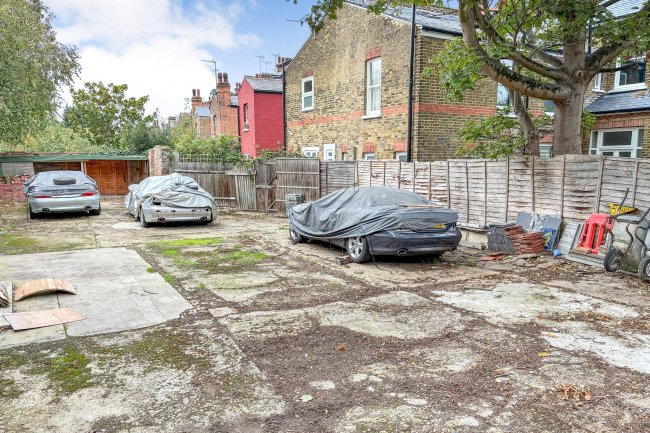 20 Hoveden Road, Cricklewood, London NW2 3XD 7