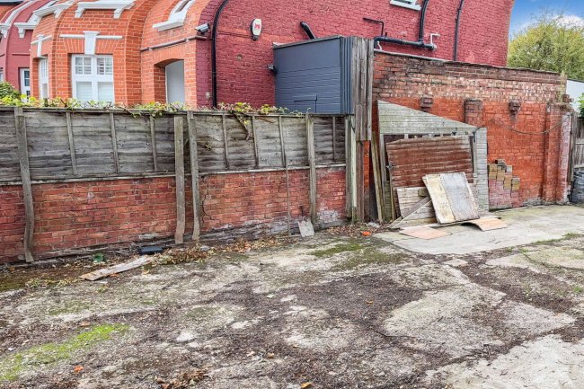 20 Hoveden Road, Cricklewood, London NW2 3XD 7