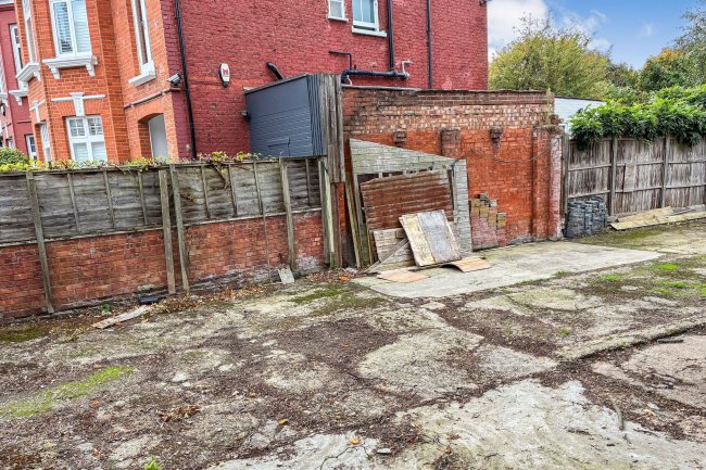 20 Hoveden Road, Cricklewood, London NW2 3XD 7