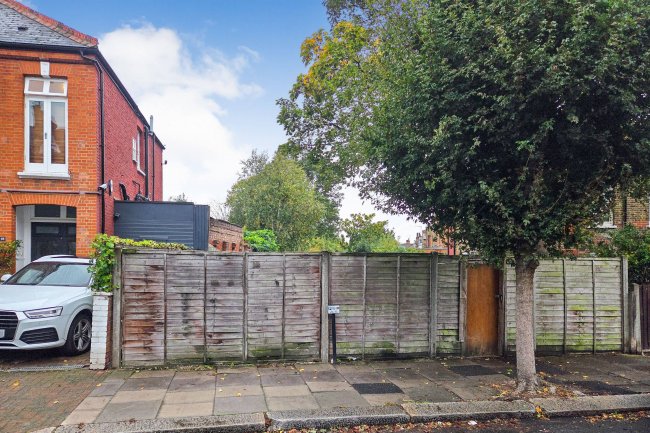 20 Hoveden Road, Cricklewood, London NW2 3XD 7