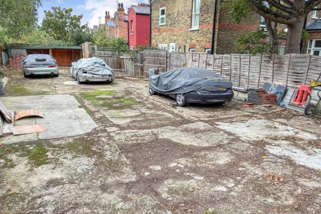 20 Hoveden Road, Cricklewood, London NW2 3XD 7