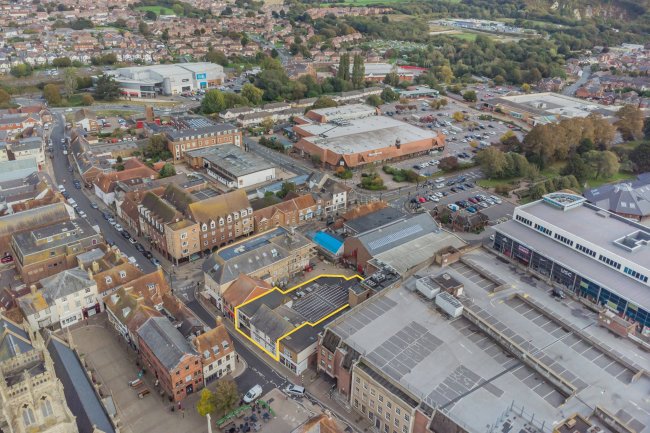 Newport Social Club, 40 Pyle Street, Isle of Wight PO30 1XB 8