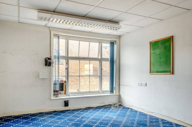 Newport Social Club, 40 Pyle Street, Isle of Wight PO30 1XB 8