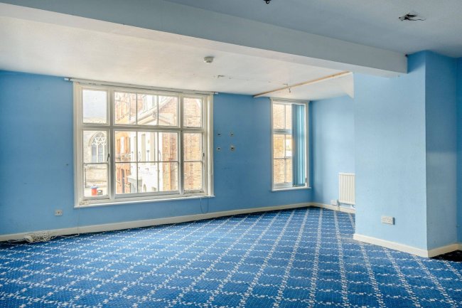 Newport Social Club, 40 Pyle Street, Isle of Wight PO30 1XB 8