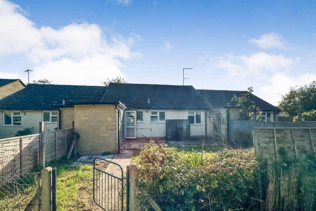 8 Harris Road, Ashton Keynes, Wiltshire, SN6 6PQ 2