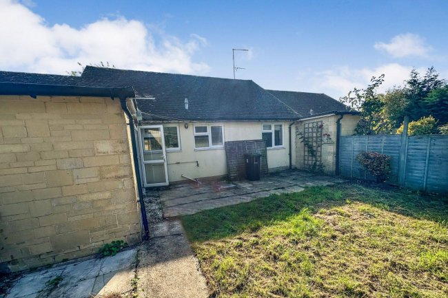 8 Harris Road, Ashton Keynes, Wiltshire, SN6 6PQ 2