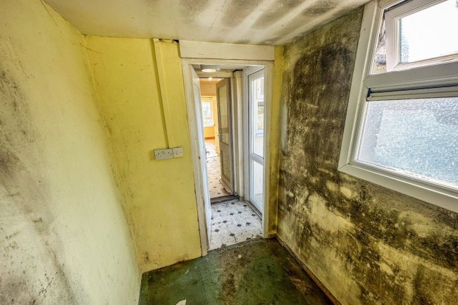 8 Harris Road, Ashton Keynes, Wiltshire, SN6 6PQ 2