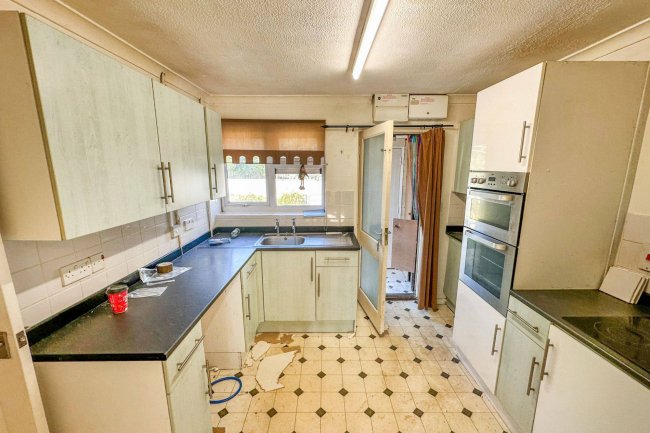 8 Harris Road, Ashton Keynes, Wiltshire, SN6 6PQ 2