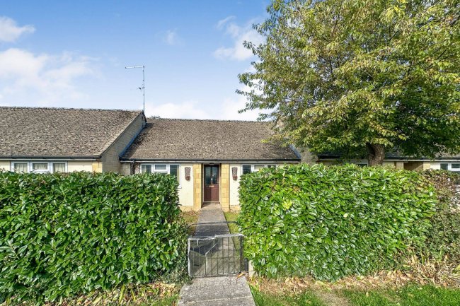 8 Harris Road, Ashton Keynes, Wiltshire, SN6 6PQ 2