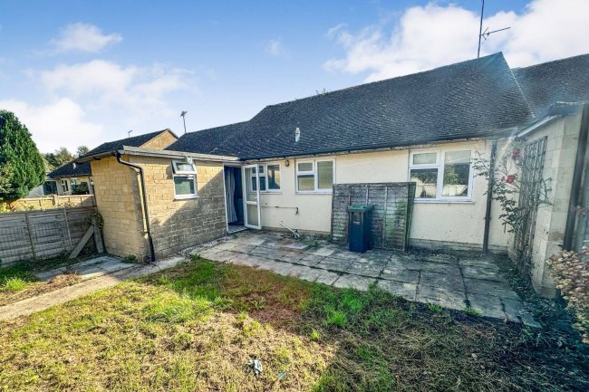 8 Harris Road, Ashton Keynes, Wiltshire, SN6 6PQ 2