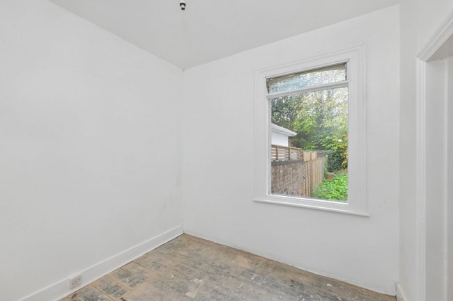 52 Lea Road, Enfield, EN2 0LE 9