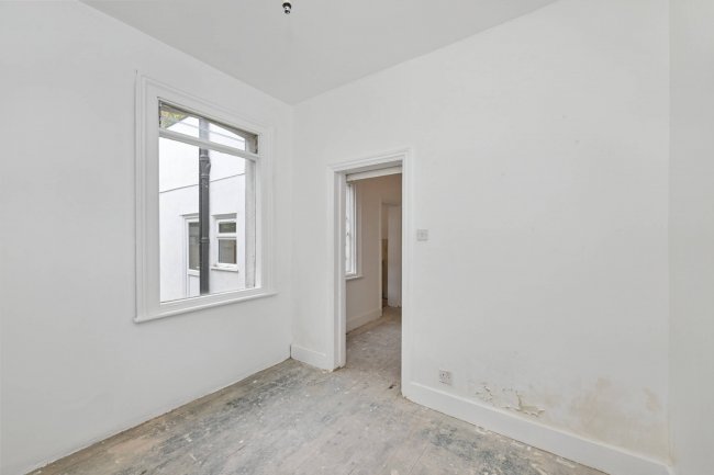 52 Lea Road, Enfield, EN2 0LE 9