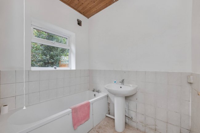 52 Lea Road, Enfield, EN2 0LE 9