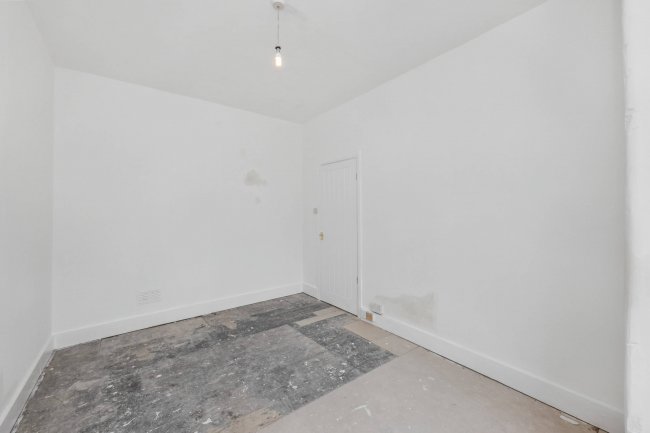 52 Lea Road, Enfield, EN2 0LE 9