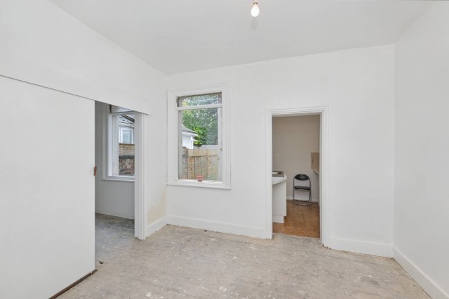 52 Lea Road, Enfield, EN2 0LE 9