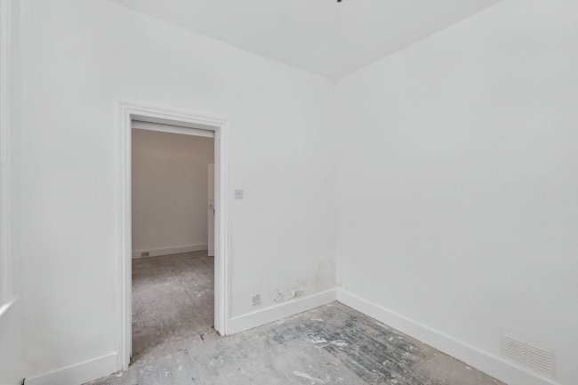 52 Lea Road, Enfield, EN2 0LE 9