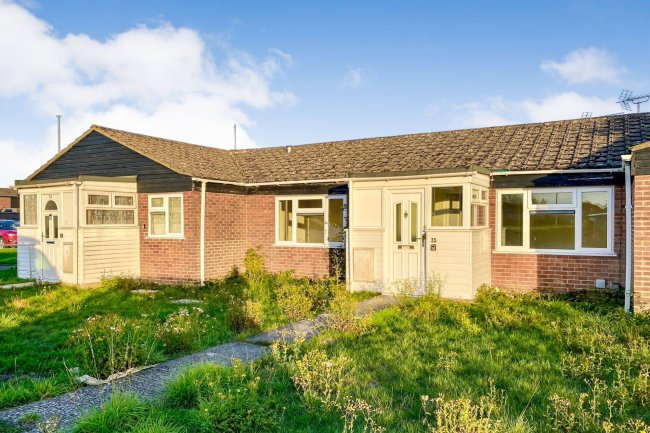 35 Fairfield, Royal Wooton Bassett, Wiltshire, SN4 7HJ 2