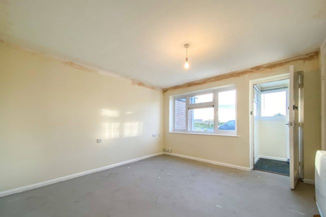 35 Fairfield, Royal Wooton Bassett, Wiltshire, SN4 7HJ 2