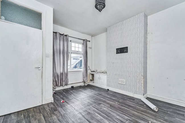 31 Booth Street, Darlaston, Wednesbury, West Midlands, WS10 8JB 6
