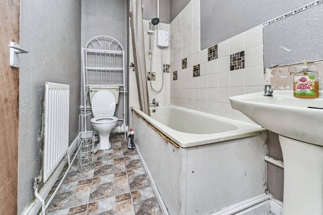 31 Booth Street, Darlaston, Wednesbury, West Midlands, WS10 8JB 6