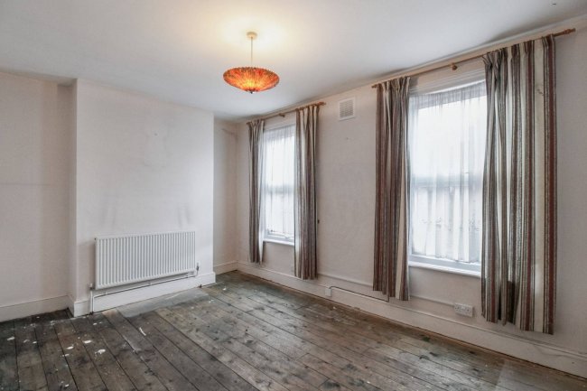 35 Mathews Park Avenue, Stratford, London E15 4AE 9