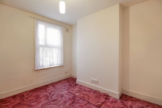 35 Mathews Park Avenue, Stratford, London E15 4AE 9