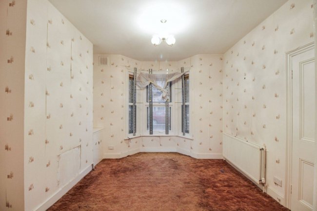 35 Mathews Park Avenue, Stratford, London E15 4AE 9