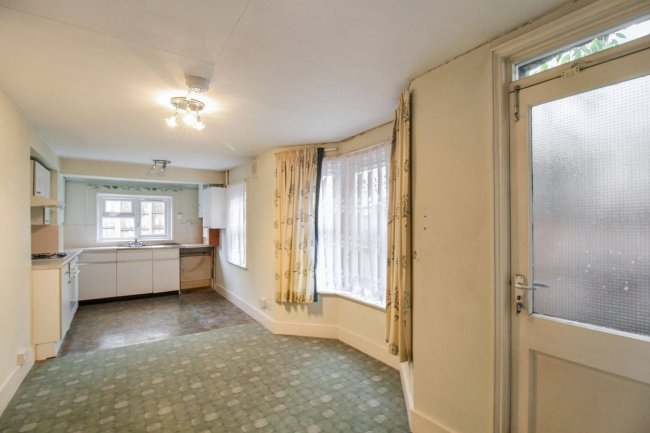 35 Mathews Park Avenue, Stratford, London E15 4AE 9