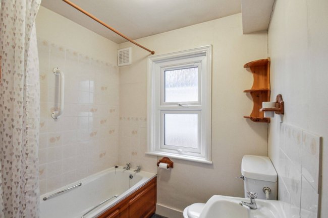 35 Mathews Park Avenue, Stratford, London E15 4AE 9