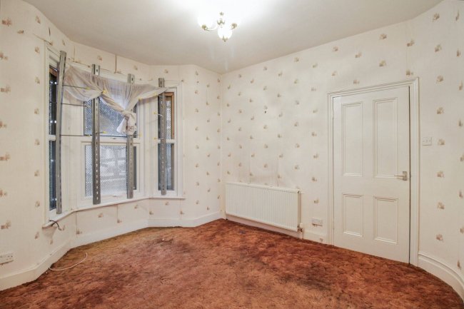 35 Mathews Park Avenue, Stratford, London E15 4AE 9