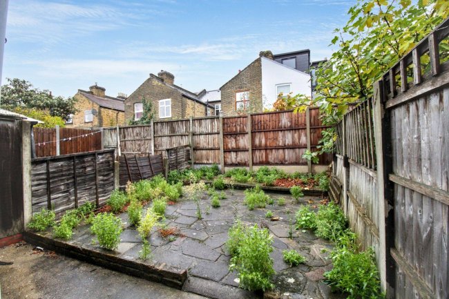 35 Mathews Park Avenue, Stratford, London E15 4AE 9