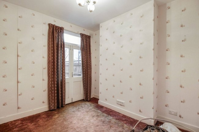 35 Mathews Park Avenue, Stratford, London E15 4AE 9