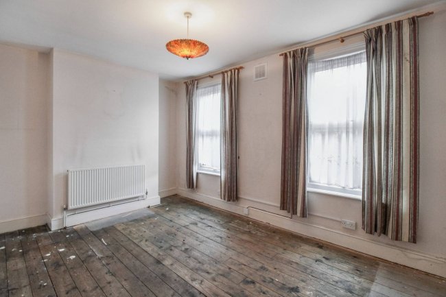 35 Mathews Park Avenue, Stratford, London E15 4AE 9