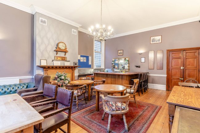 Aylesbury Literary Club, 7-11 Temple Street, Aylesbury, Buckinghamshire HP20 2RN 3